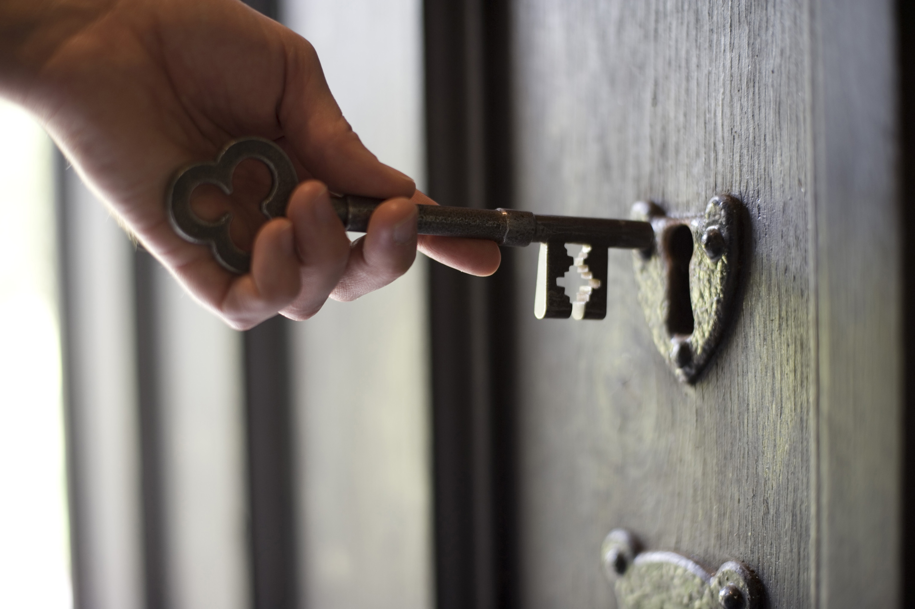 how to open the old fashioned locks