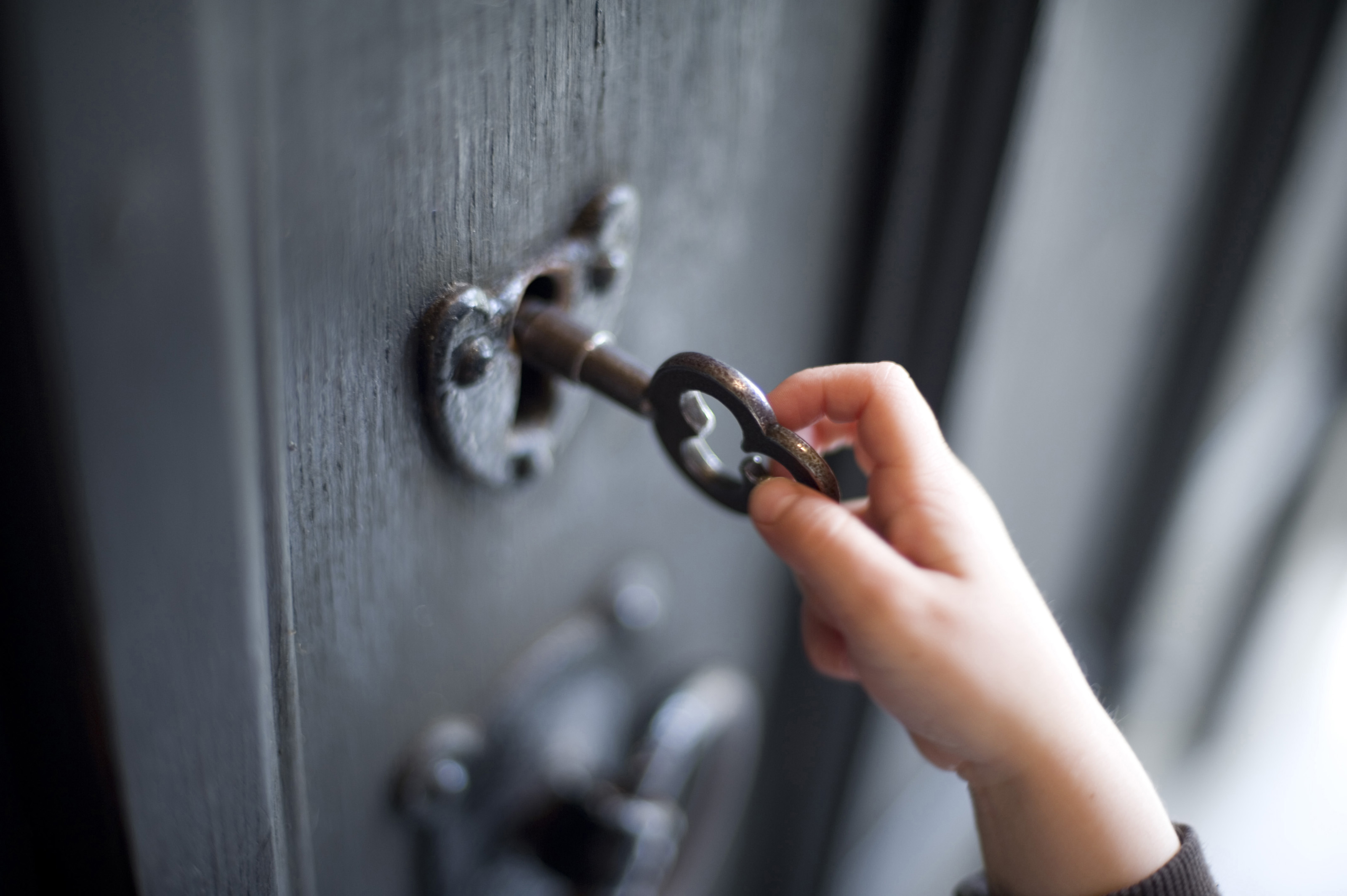 how to open the old fashioned locks